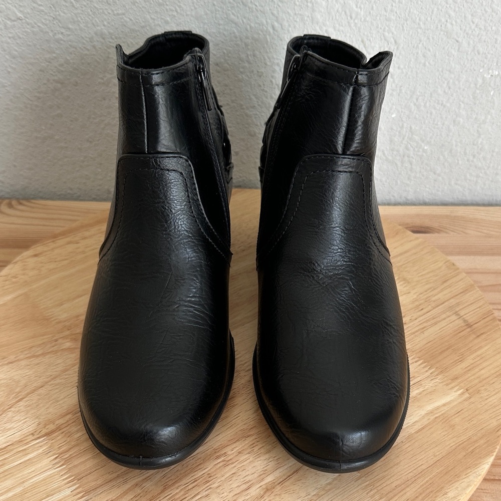 Easy Street Womens Dawnta Block Heel Booties